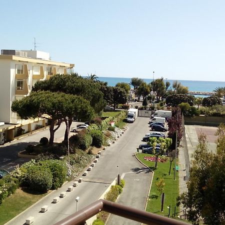 Apartment Heliotel Marine 4* Bord de Mer Saint-Laurent-du-Var Extérieur photo
